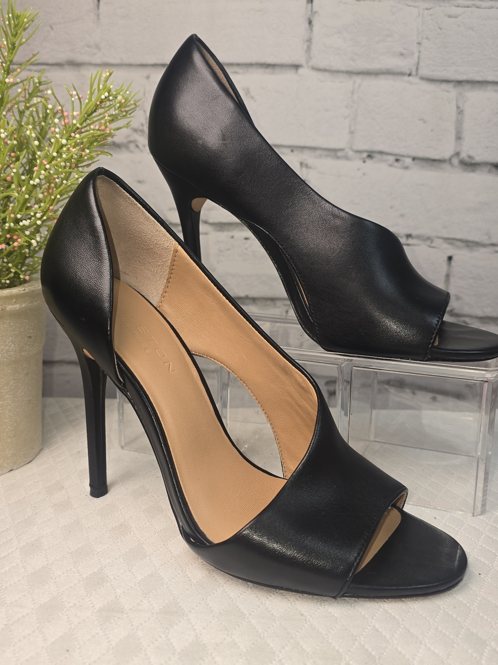 HALSTON HERITAGE LYNN STILETTO HEELS D'ORSAY CUTOUT DESIGN BLACK OPEN TOE 7.5